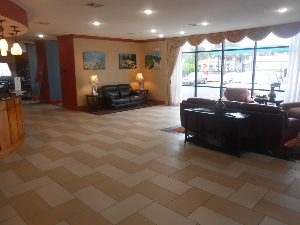 Comfort Suites Lake Charles Buitenkant foto