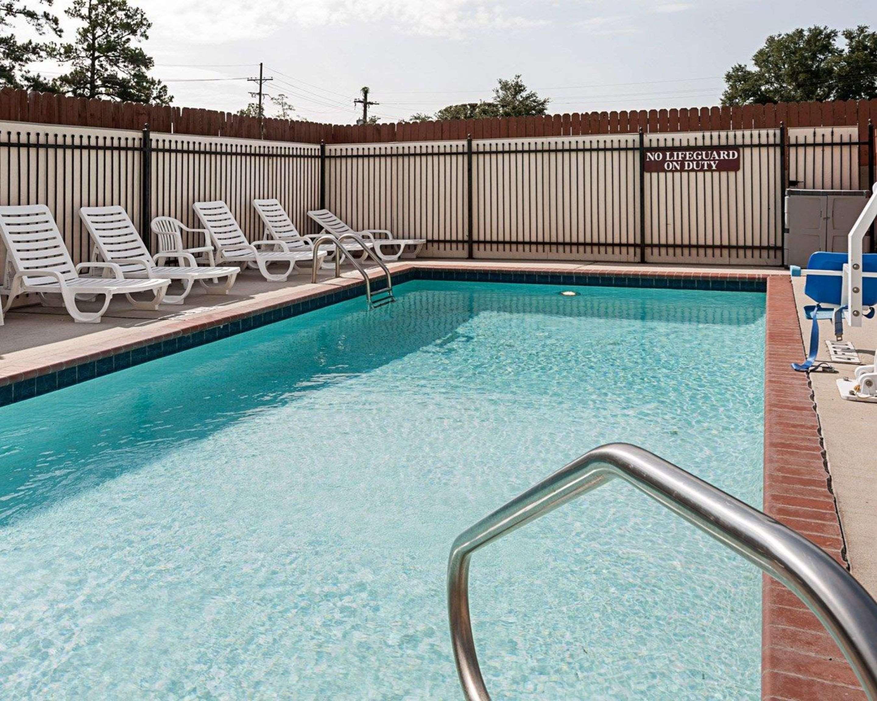 Comfort Suites Lake Charles Buitenkant foto