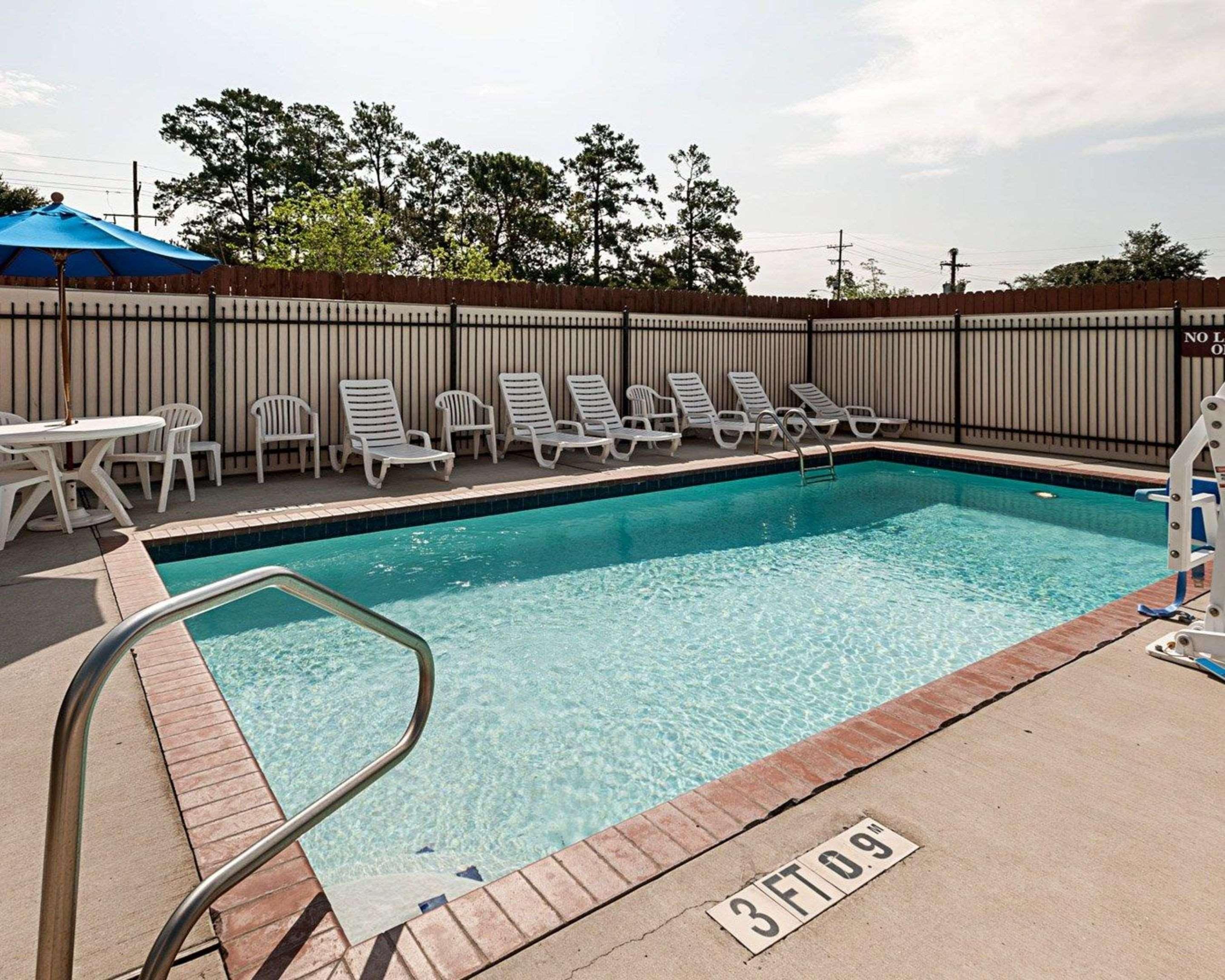 Comfort Suites Lake Charles Buitenkant foto