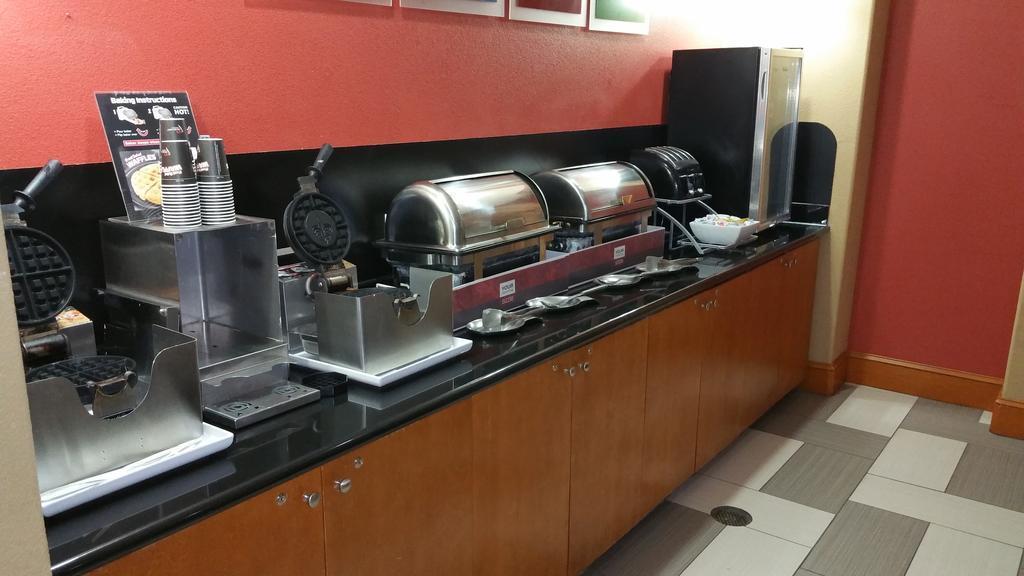 Comfort Suites Lake Charles Buitenkant foto