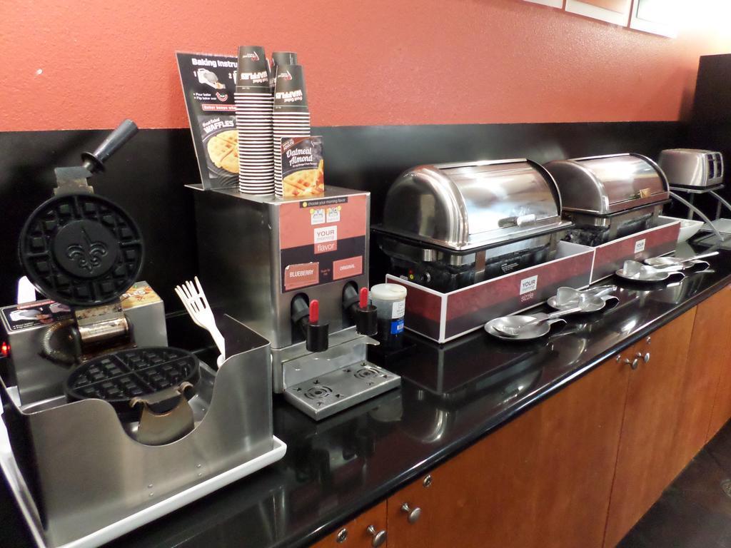Comfort Suites Lake Charles Buitenkant foto