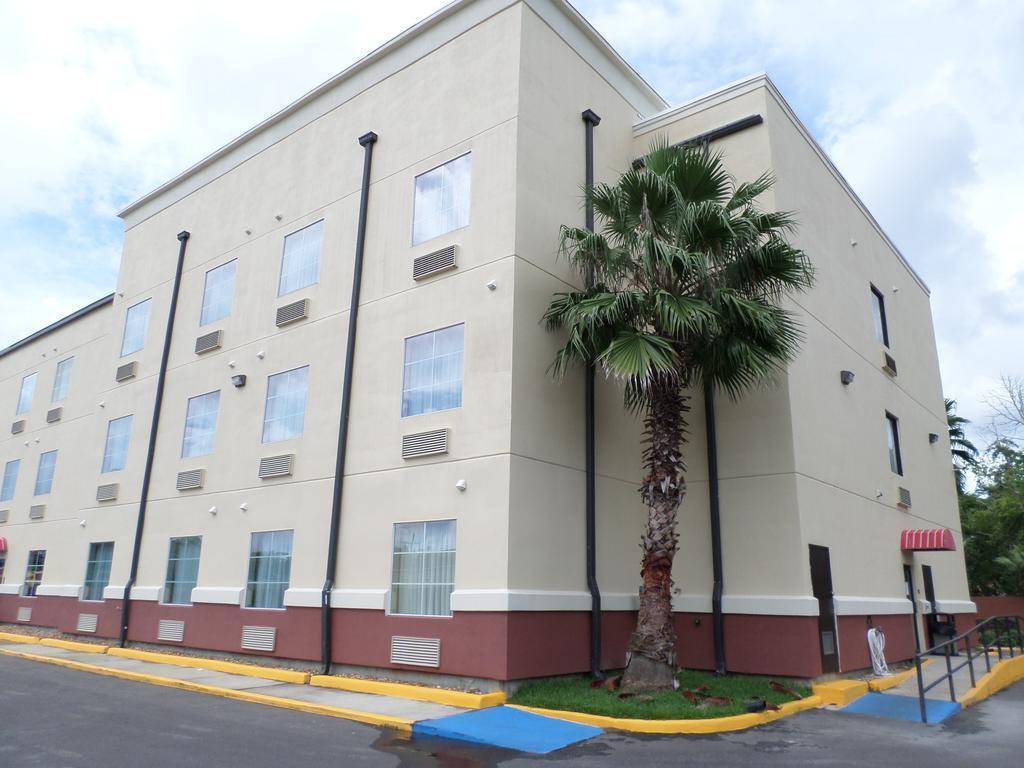 Comfort Suites Lake Charles Buitenkant foto