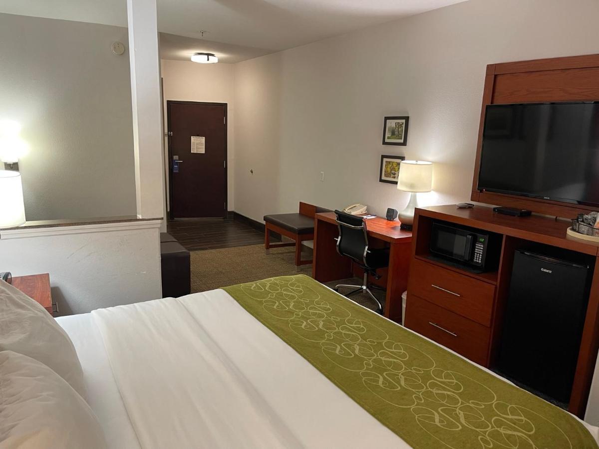 Comfort Suites Lake Charles Buitenkant foto