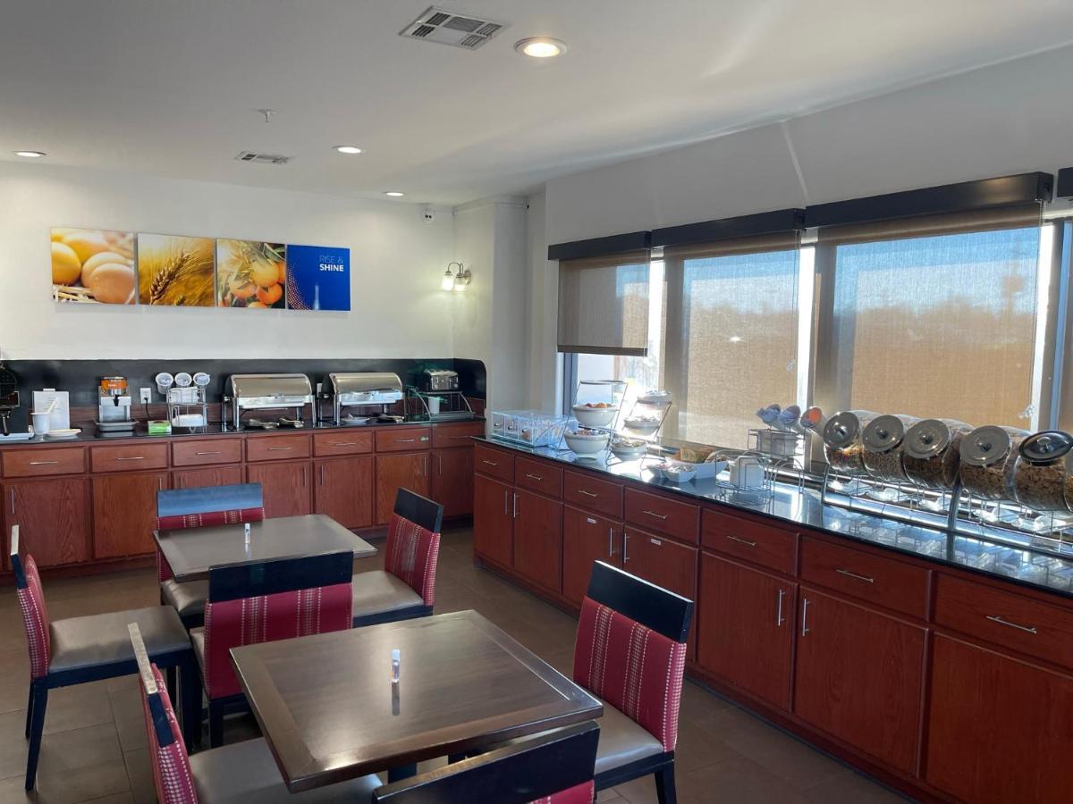 Comfort Suites Lake Charles Buitenkant foto