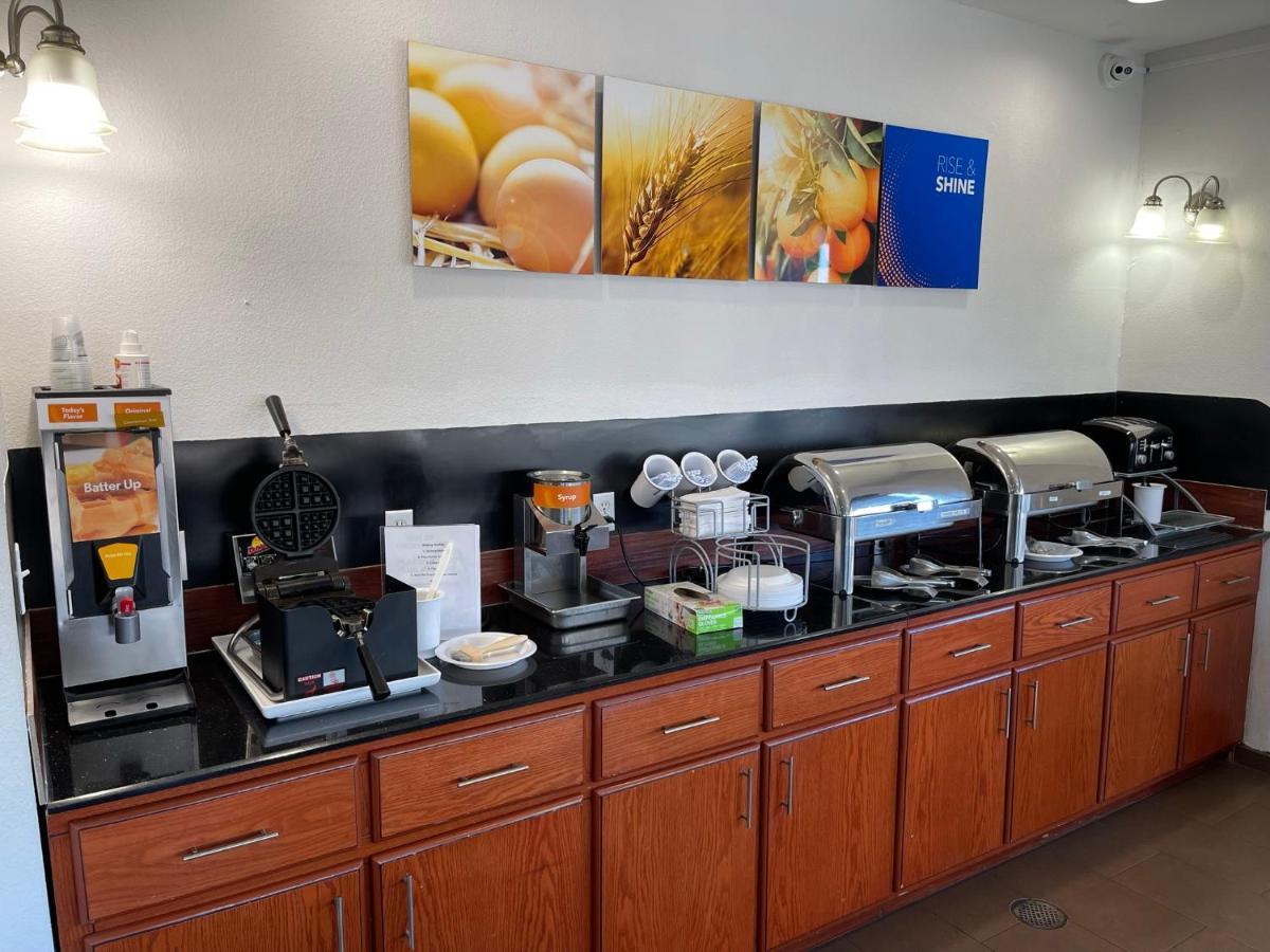 Comfort Suites Lake Charles Buitenkant foto