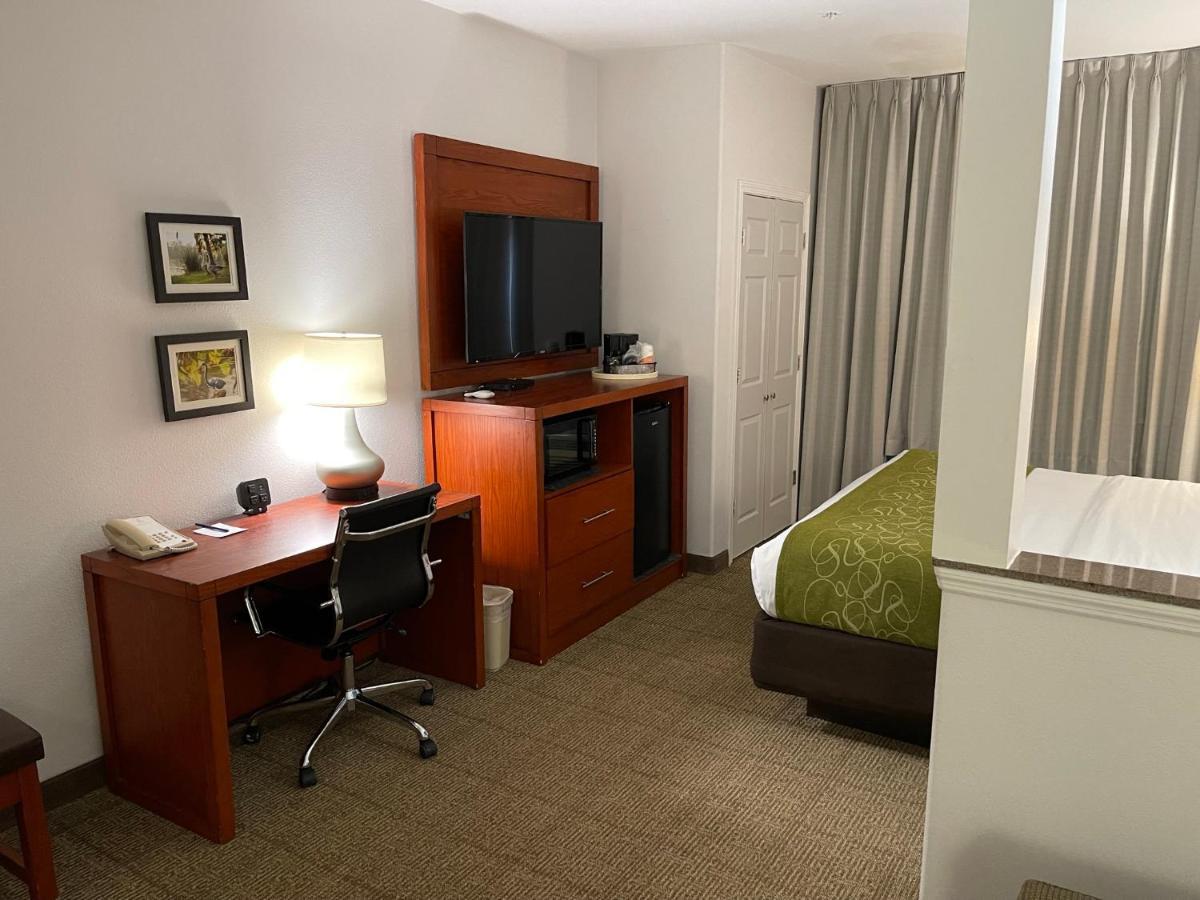 Comfort Suites Lake Charles Buitenkant foto