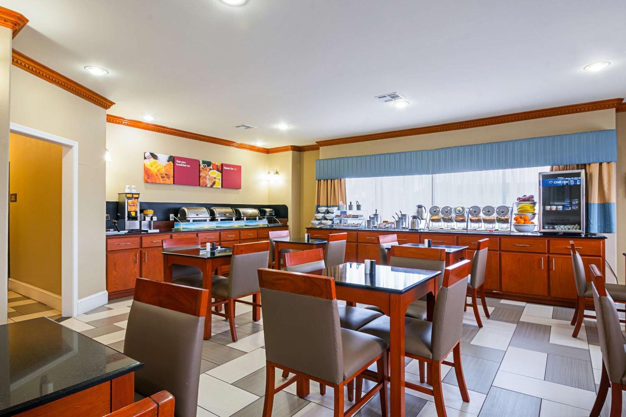 Comfort Suites Lake Charles Buitenkant foto