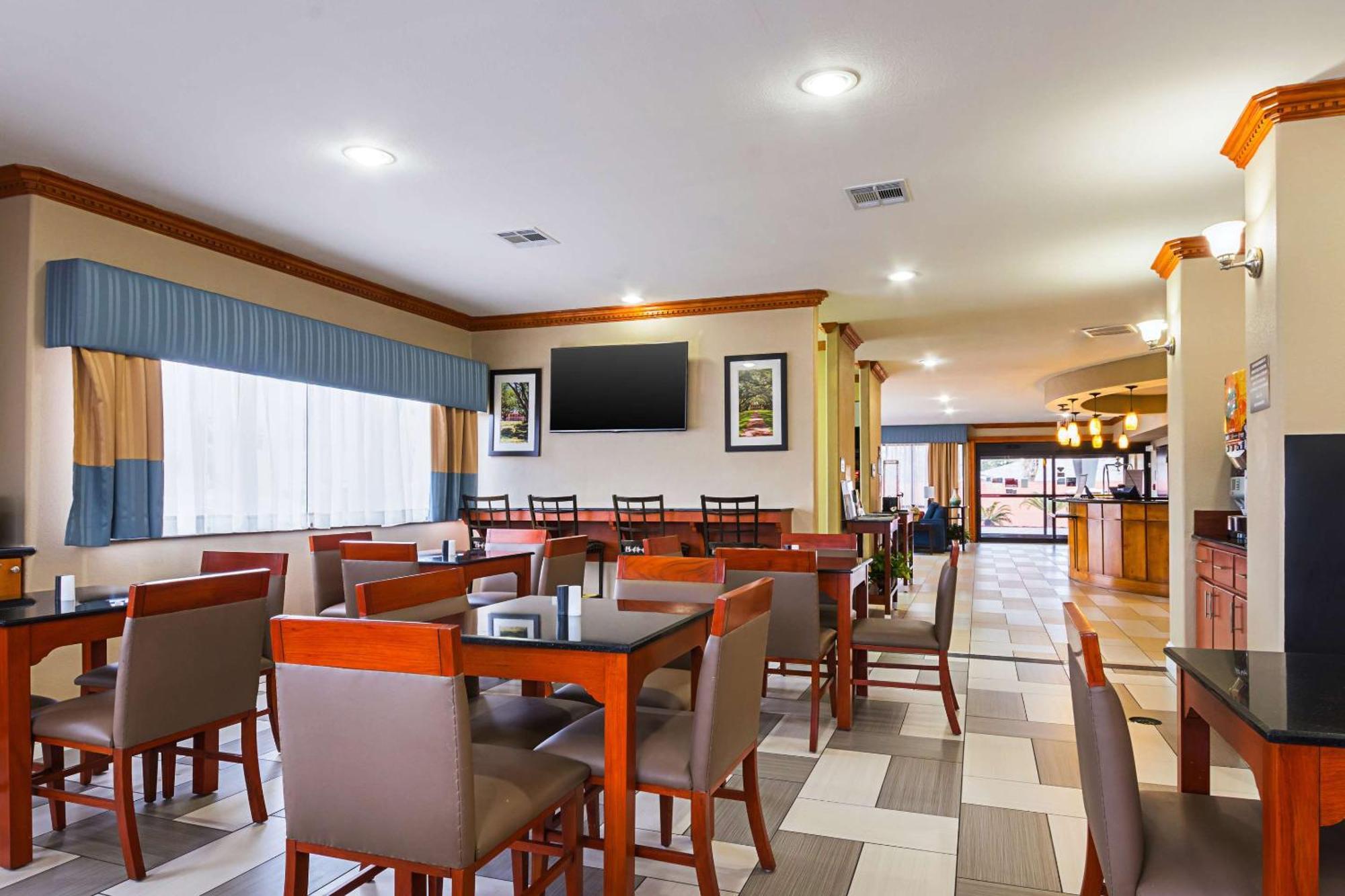 Comfort Suites Lake Charles Buitenkant foto