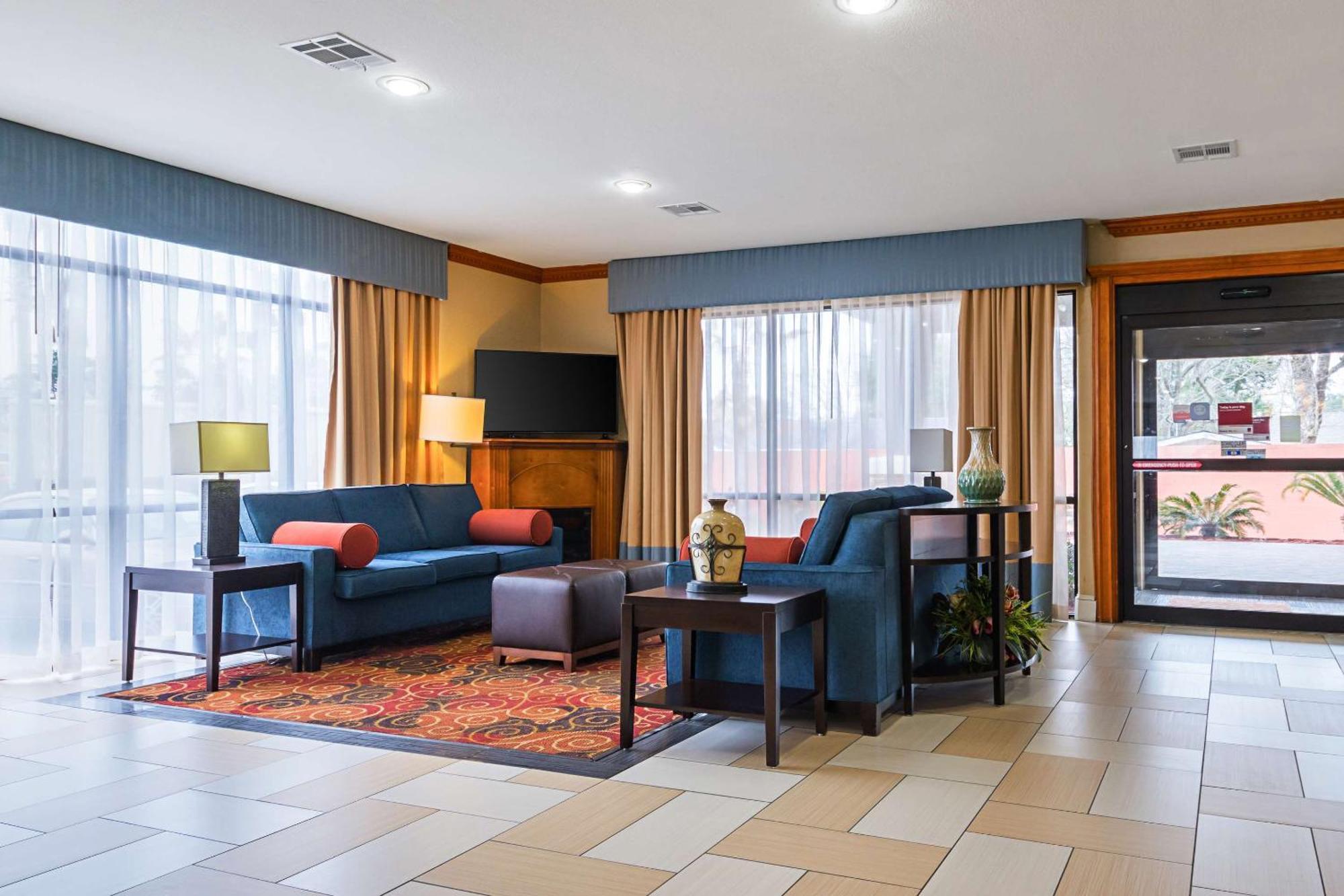 Comfort Suites Lake Charles Buitenkant foto