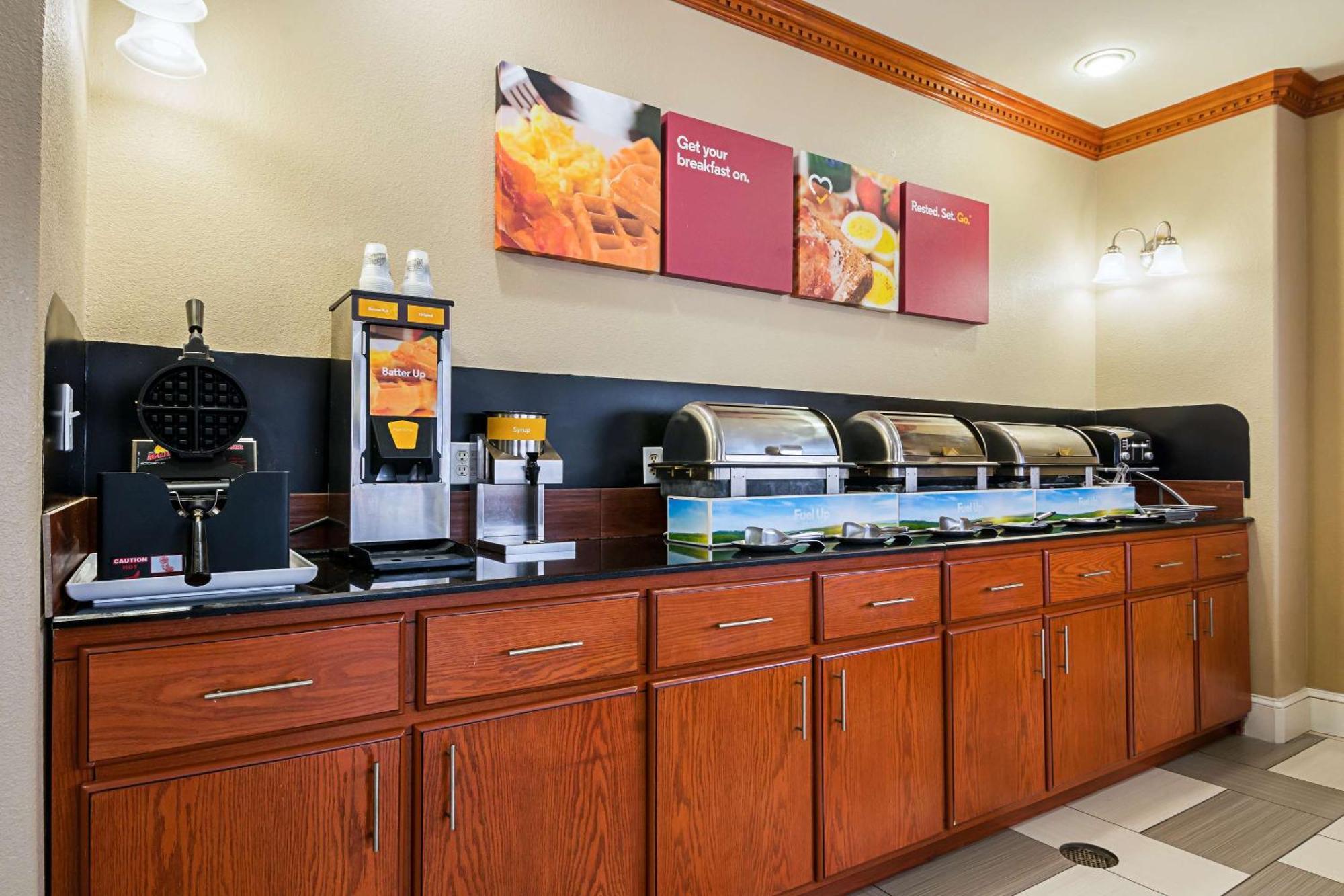 Comfort Suites Lake Charles Buitenkant foto