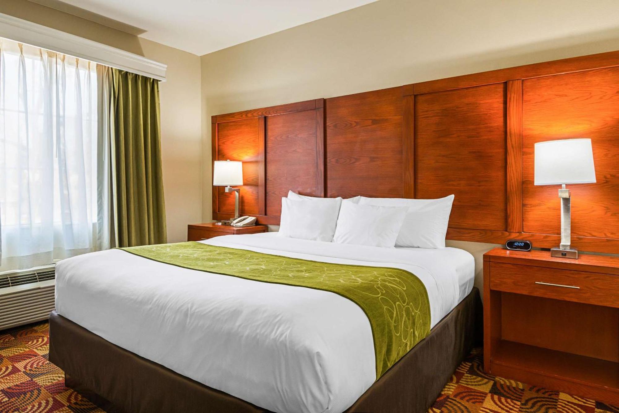 Comfort Suites Lake Charles Buitenkant foto
